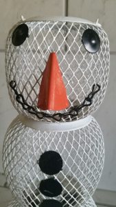 Metal snowman bird feeder