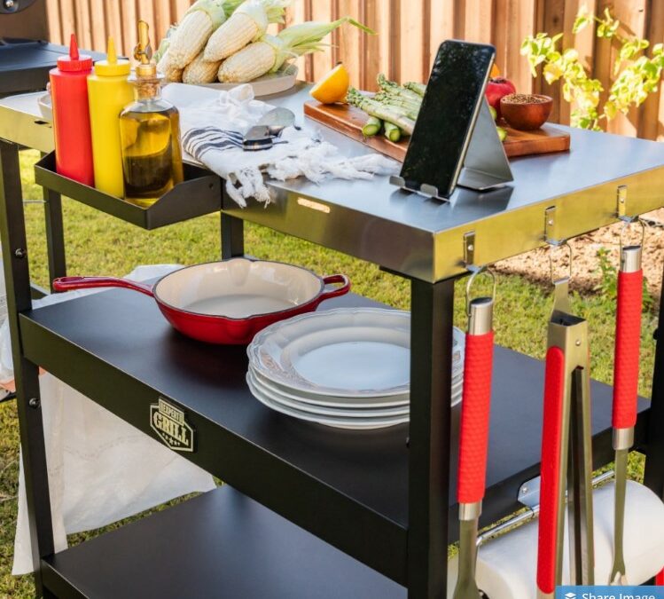 Tips For Setting Up A Buffet Station For Family Eating Outdoors