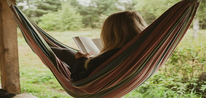 reading-in-a-backyard-hammock