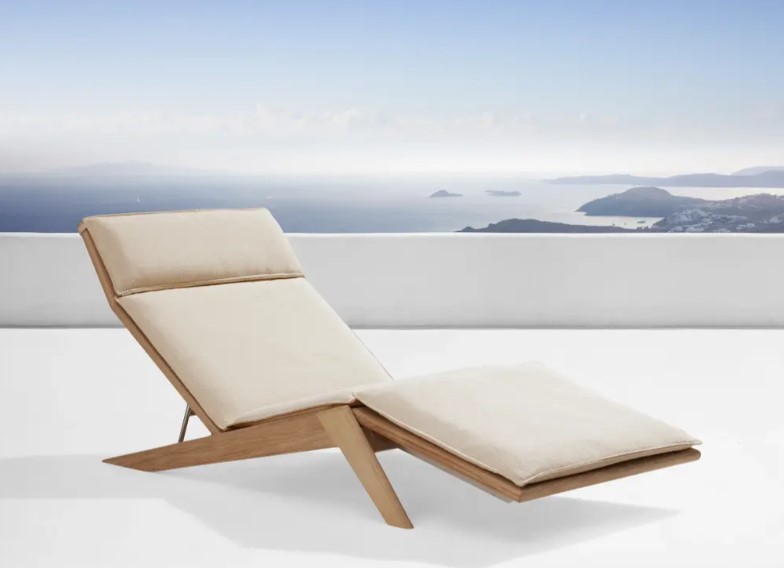 Roos teak wood chaise lounger on beach