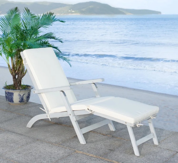 Safavieh Palmdale lounge chair