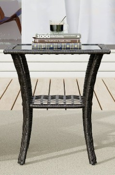 Vicluke wicker bistro set side table details