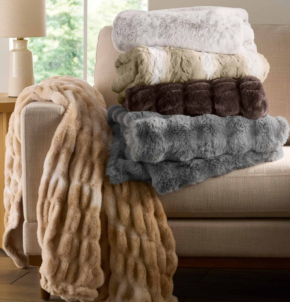Better Homes and Gardens Ruched Faus Fur throw 50 X 72