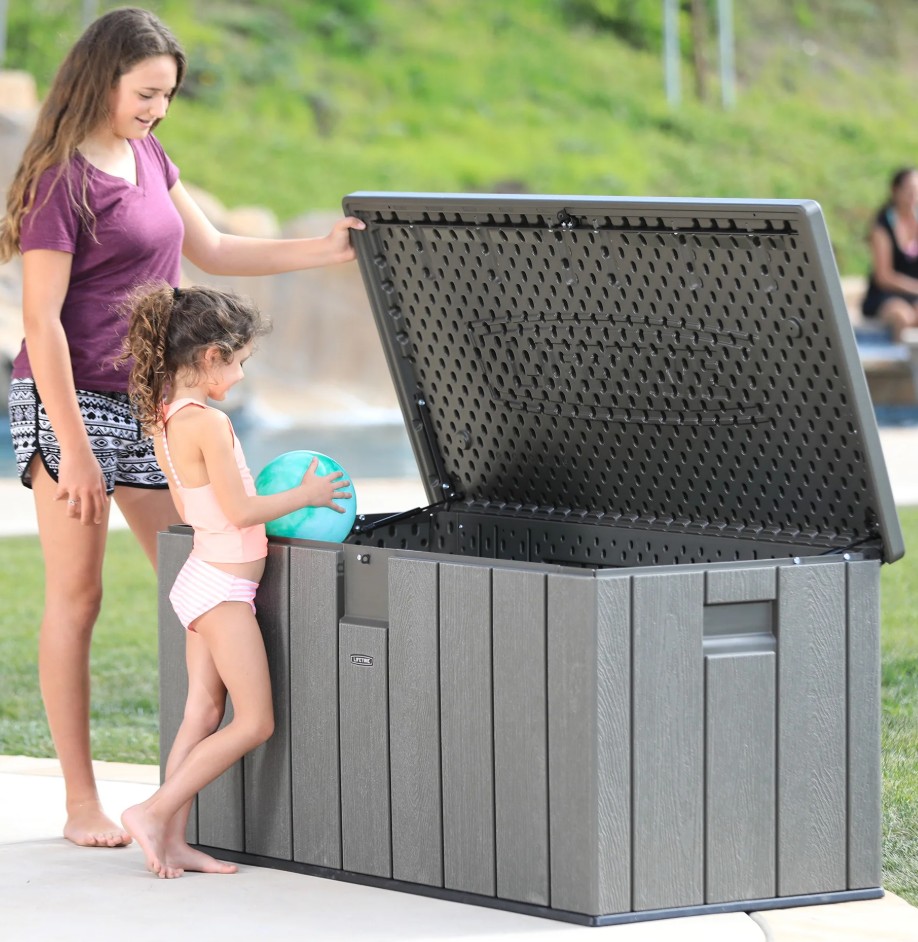 Lifetime Polyethylene storaage bench 150 gal